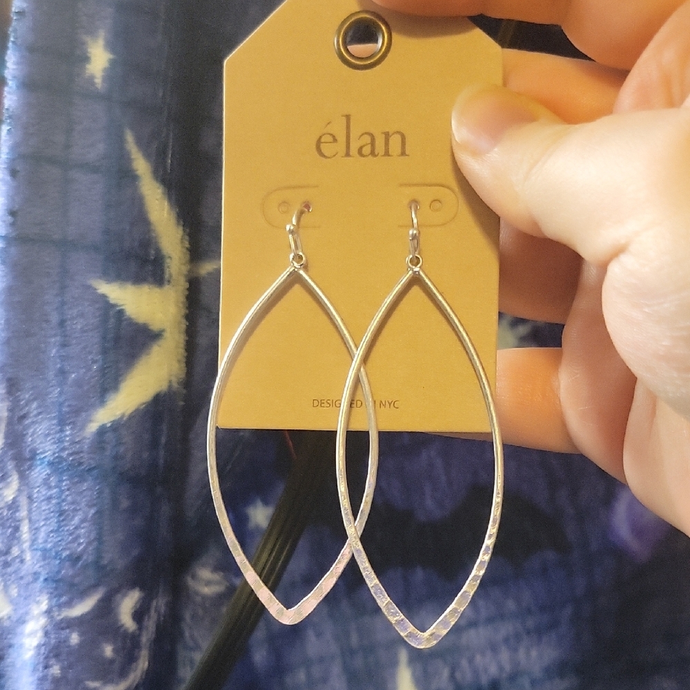Élan Brass Silver Tone Brand New Peirced Dangle Earrings Hammered Metal Style